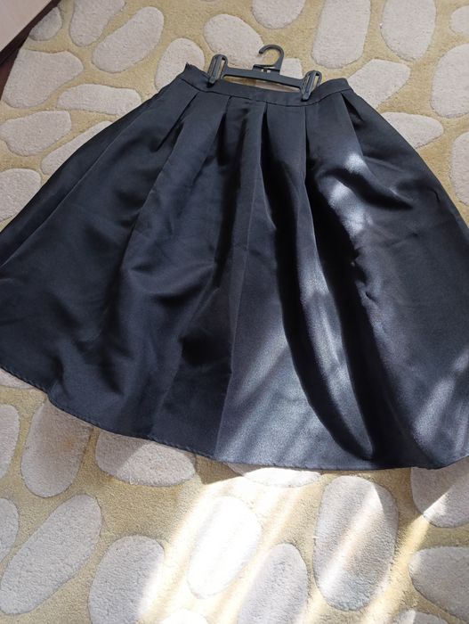 Дамска пола средна дължина