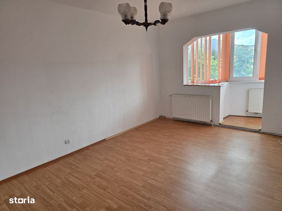 Apartament 3 camere, balcon, beci ,parcare, Brașov  zona Astra