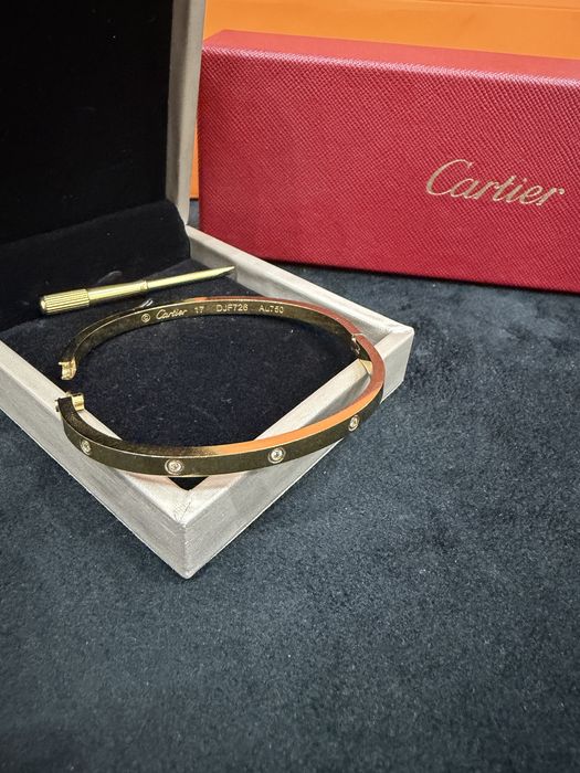 Гривни и колие Cartier