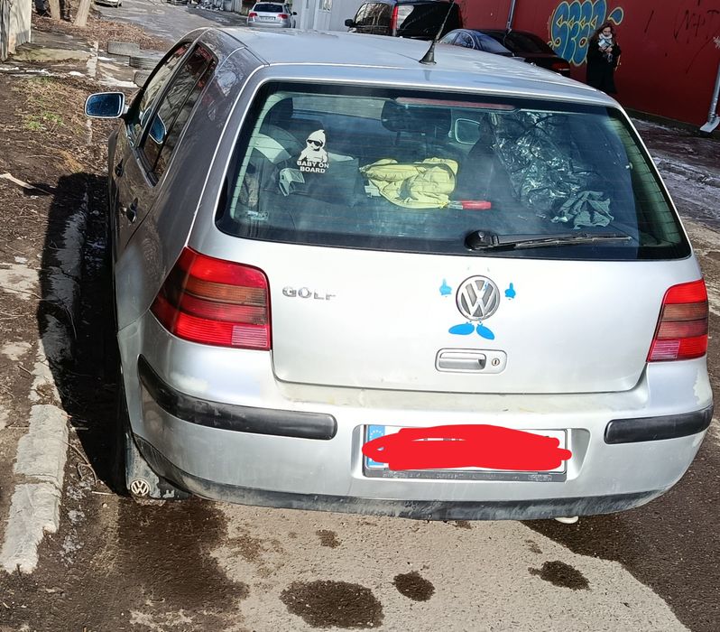 Vând golf 4 benzina