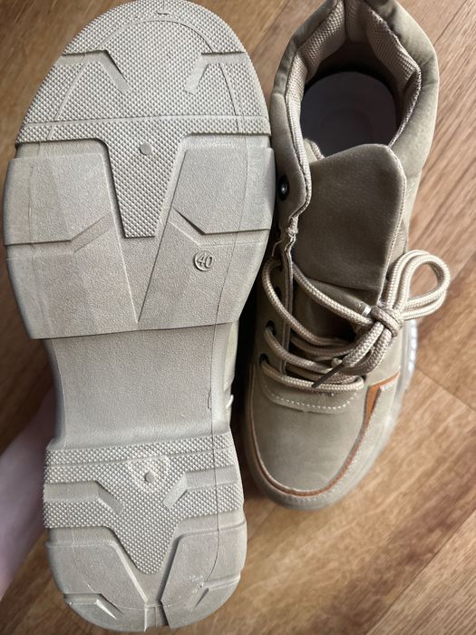 Кроссовки новые 40 размер