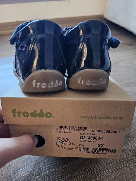 Лачени обувки Froddo