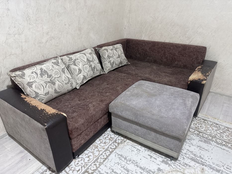 Диван сатылады срочно