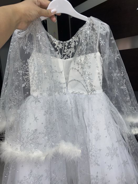 Продам платье снежинки