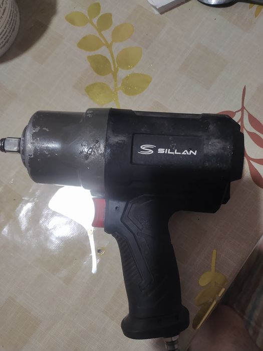 Продам пневмогайковёрт selan