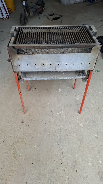 Gratar din inox cu picioare