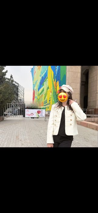 Белый костюм элегантный