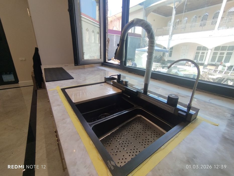 Кухонный смарт мойка внутри корпус металлически