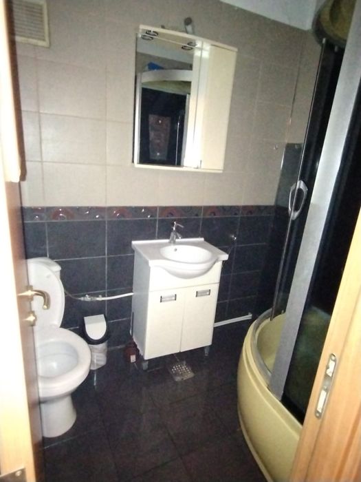 Inchiriez apartament. 2 camere, parter, piata Nord