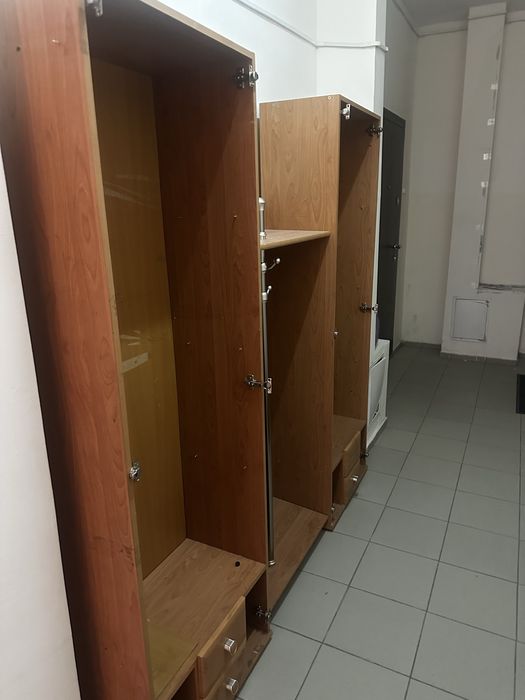 Шкаф в прихожую б/у с зеркалом