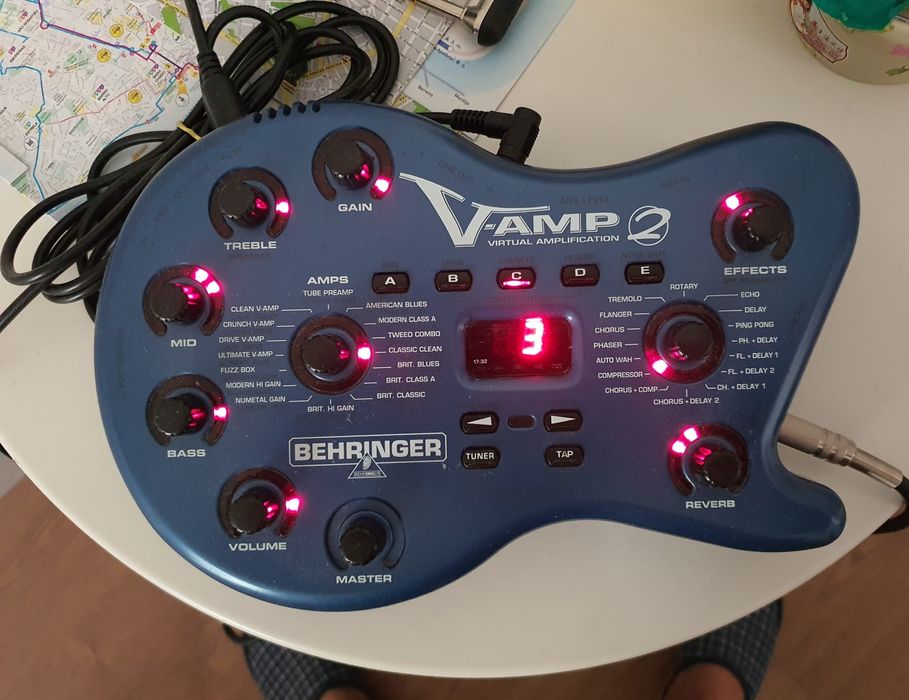 Behringer китарни ефекти и усилвател симулатор