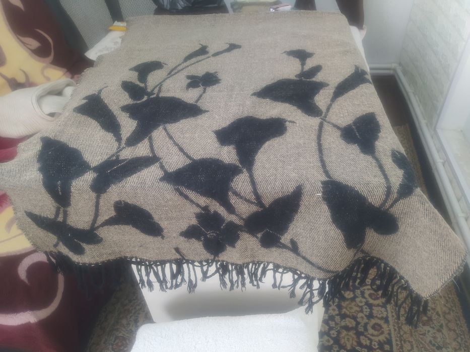 Продам двухсторонний шарф в отличном состоянии