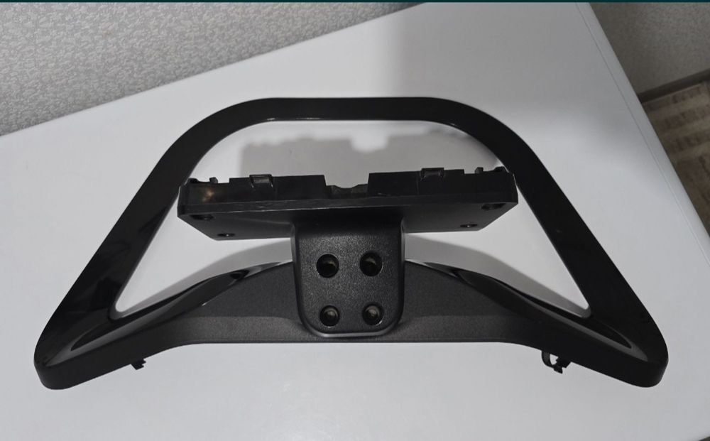 Универсальная подставка под телевизор