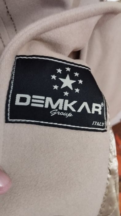 Продаётся женское пальто.