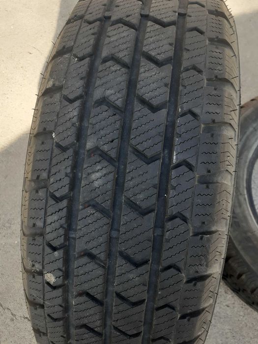 Бусови гуми 215 65 16