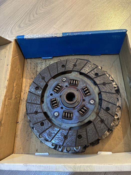 Комплект сцепление МИТСУБИСИ КАРИЗМА 1.6 простой мотор механика