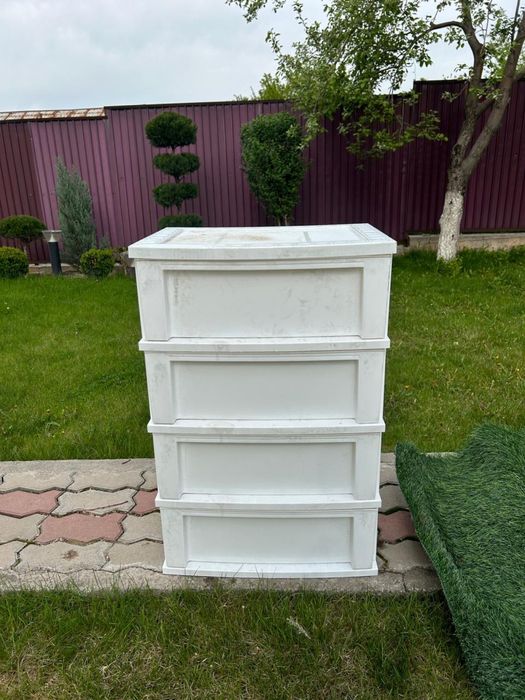 Тумбочеа пластковая белая