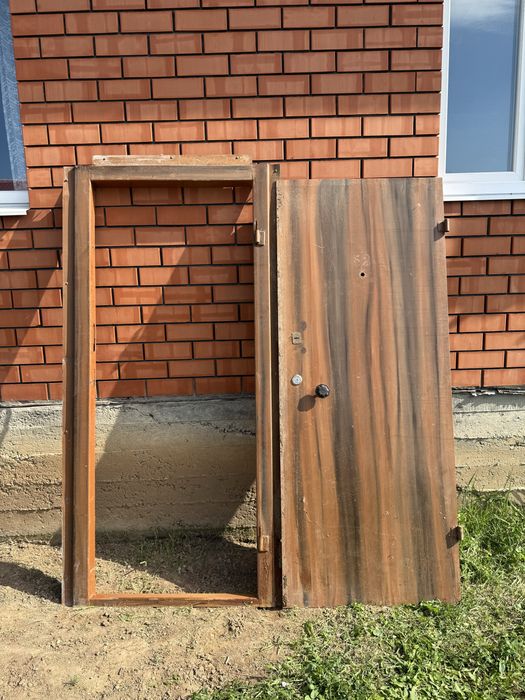 Железный входной дверь б/у