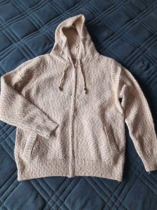 Жилетка с цип и качулка М/L 60 лв.