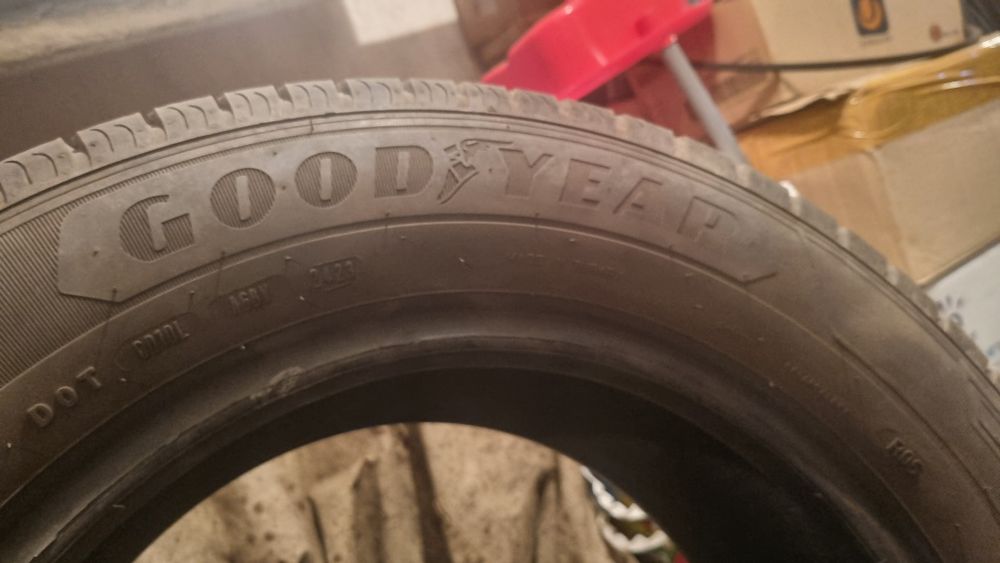 Комплект Гуми 215/65/16C Goodyear Efficient grip