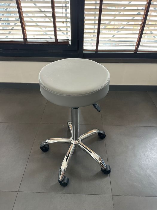 Висок Стол на колелца Киев с 24 м гаранция