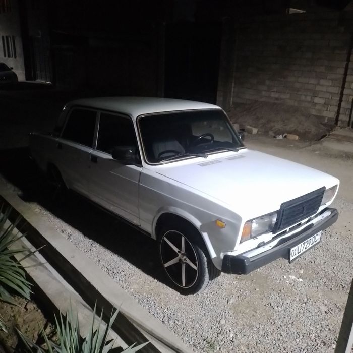 Vaz 2107 
Yil 2008
Mator injektr
Kraska bogan
Gazi bor
Puli 2300$
Tel