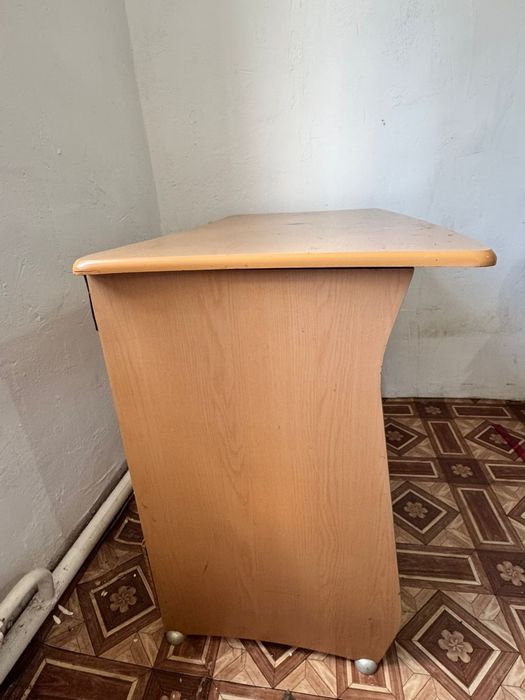 Продам компьютерный стол