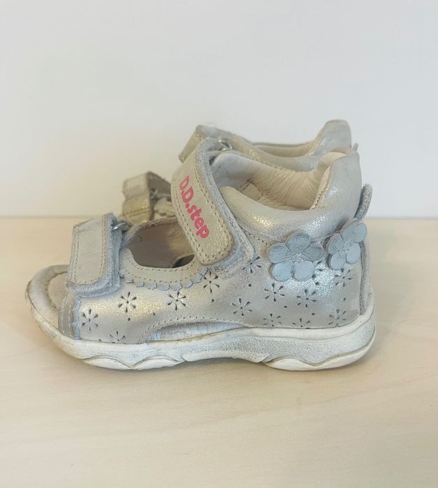 Vând sandale din piele pentru copii mărimea 23, DD step