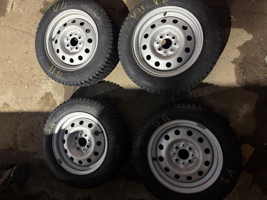 Продам Шины с дисками 185/60 r14 комплект