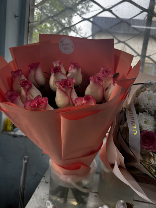 Букет гүлдер сатылады