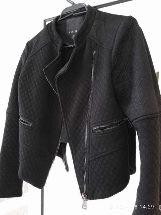 Черни якета тип сака.