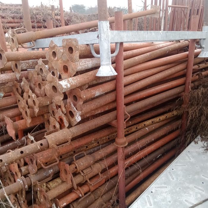 Inchiriez popi metalici si schela