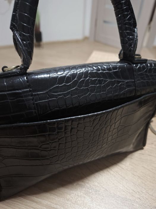 Черна дамска чанта