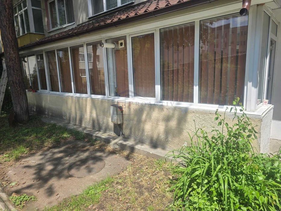 Persoana fizica vand apartament cu 2 camere si dependinte, 56mp, parter, vis a vis de magazinul general Bucuvina