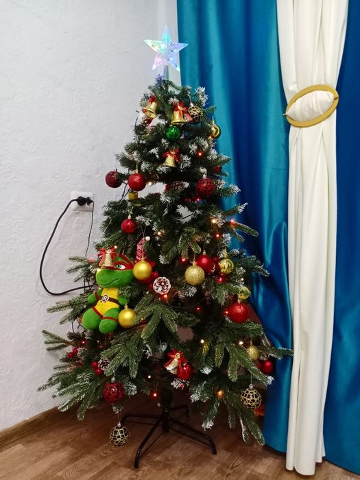 Продам ёлку в идеале срочно срочно