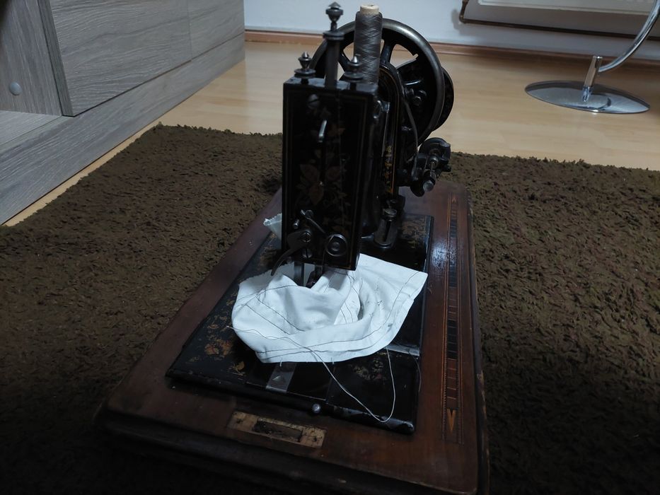 Vand masina de cusut antică functionala