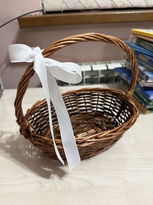 Продаю корзины в хорошем состоянии деревянная и плятенные