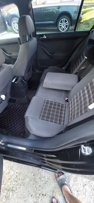 Vând golf 5 GTI .