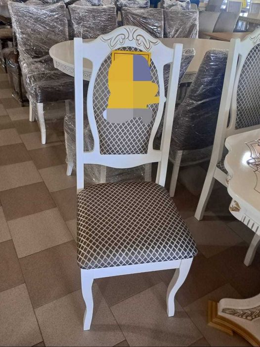 Masă si Scauni frumose..