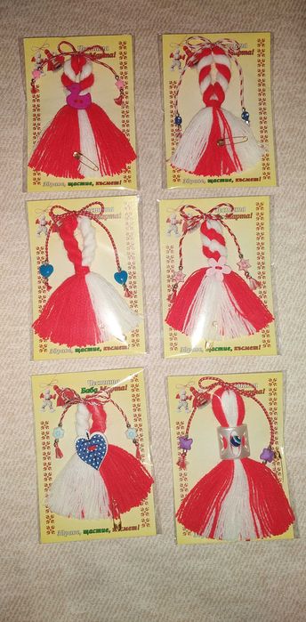 предлагам мартеници    на цена 0.70 лв