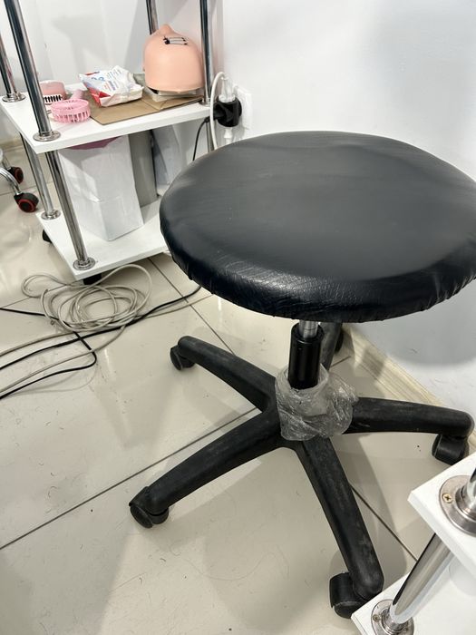 Продаю кресло на колесиках