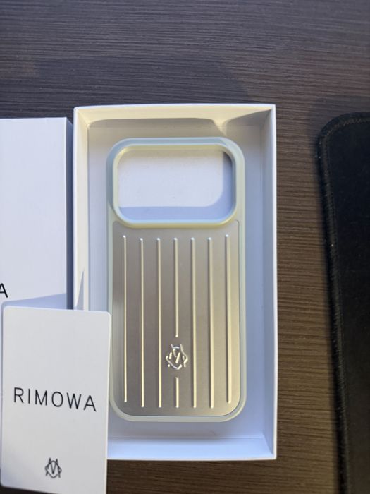Husa iPhone 17 pro RIMOWA