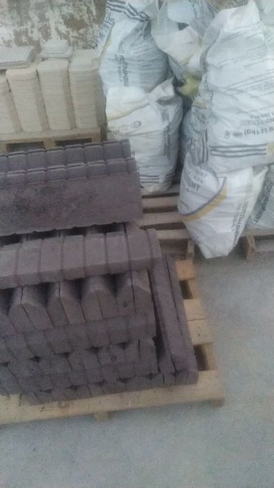 Брусчатки дорожные бордюры лотки ступеньки люки и бетонные аксессуары