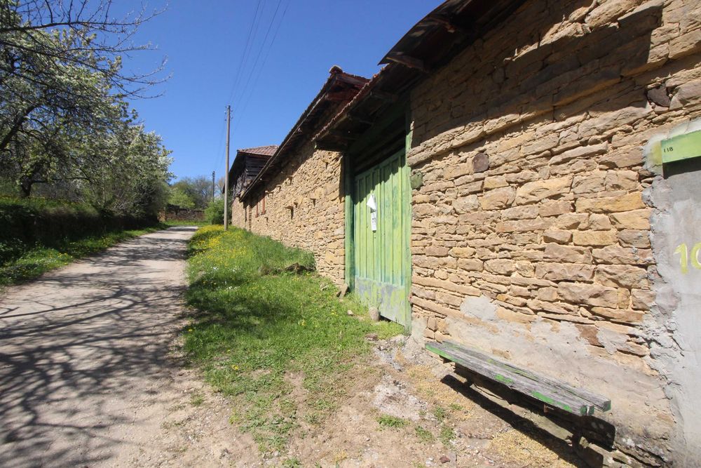 Къща с парцел в с. Здравковец, общ. Габрово