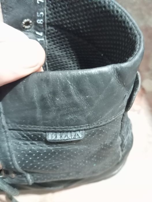 Продам кожаные берцы bizon