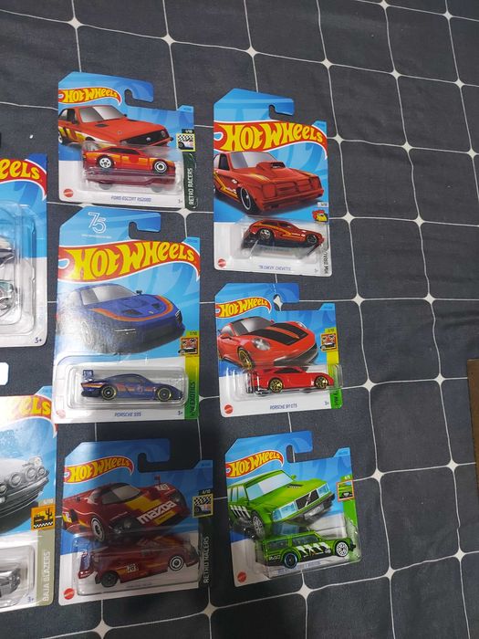 Машинки Hot Wheels