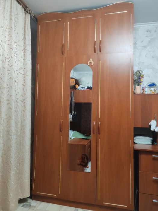 Продам большой шкаф