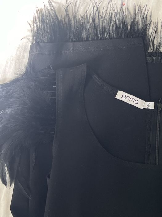 Платье с перьями страуса