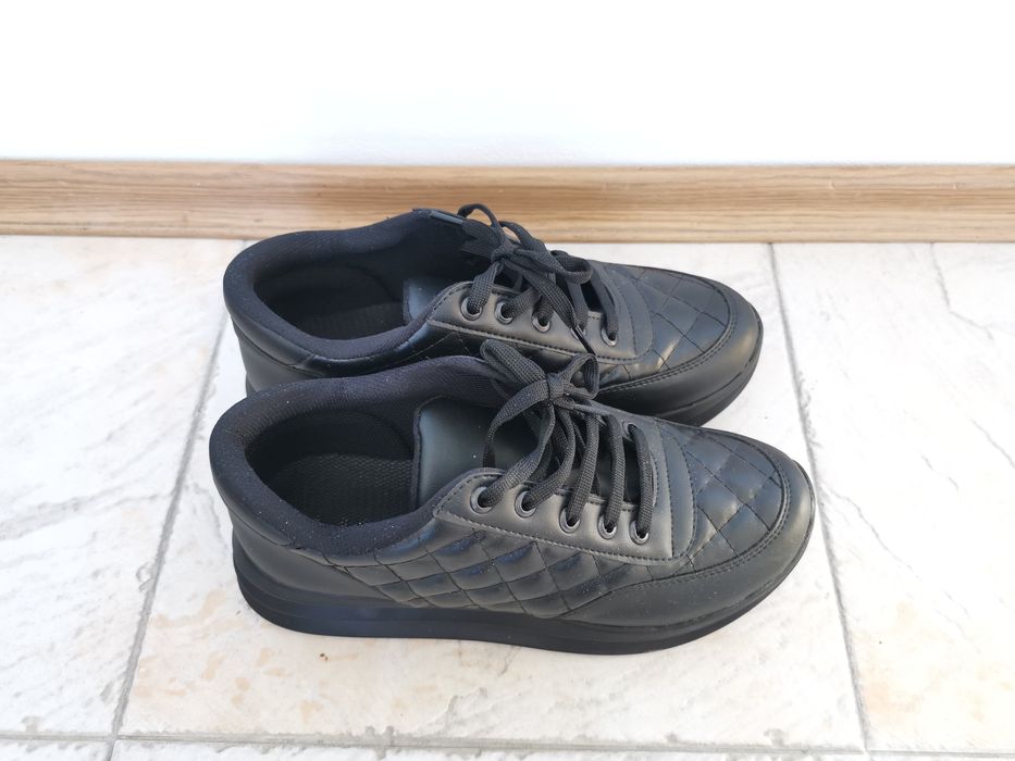 Нови дамски черни пролетно есенни обувки