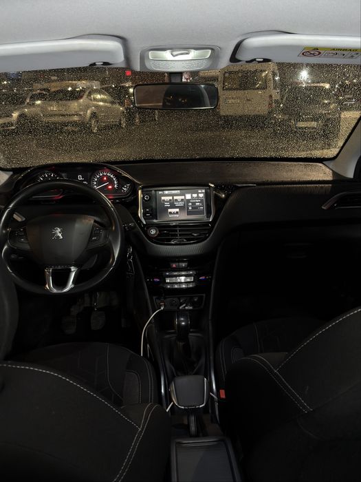 Vand Peugeot model 2008 anul 2016